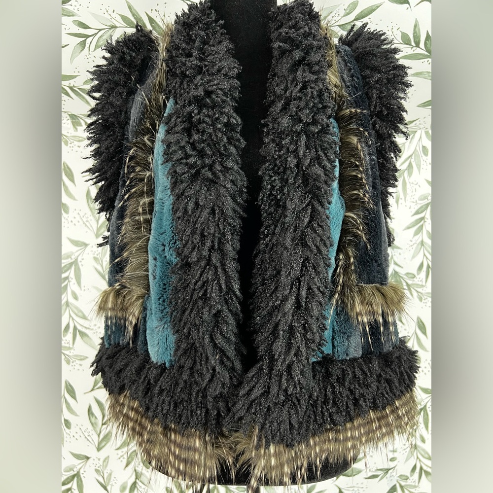 Hard to find ANNA SUI Black and‎ Teal Faux Fur Vest Size M
